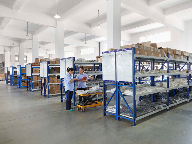 Warehouse de material cru