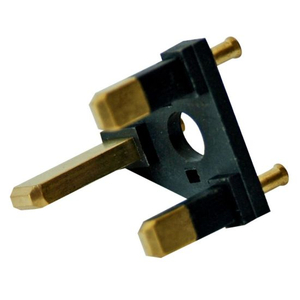 Inserção de plugue de 3 pinos com o British Standard